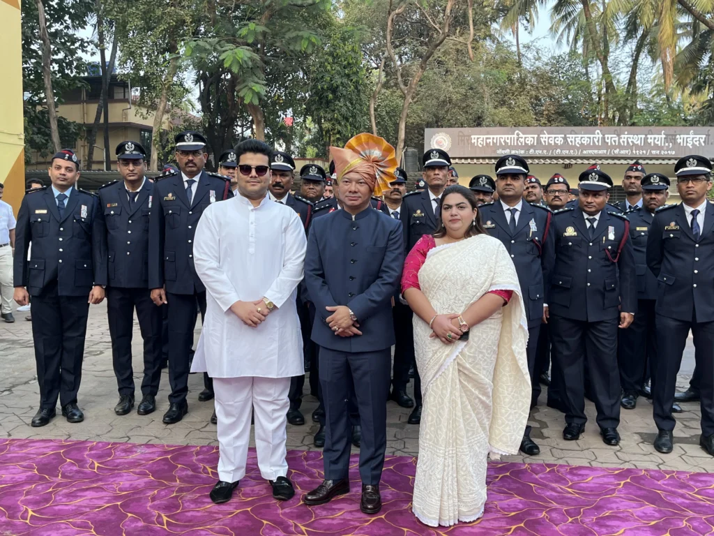 ७७ व्या भारतीय प्रजासत्ताक दिनाच्या निमित्ताने प्रभागात ध्वजवंदन करण्यात आले.