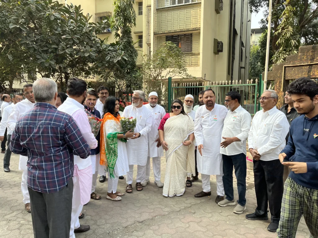 ७७ व्या भारतीय प्रजासत्ताक दिनाच्या निमित्ताने प्रभागात ध्वजवंदन करण्यात आले.