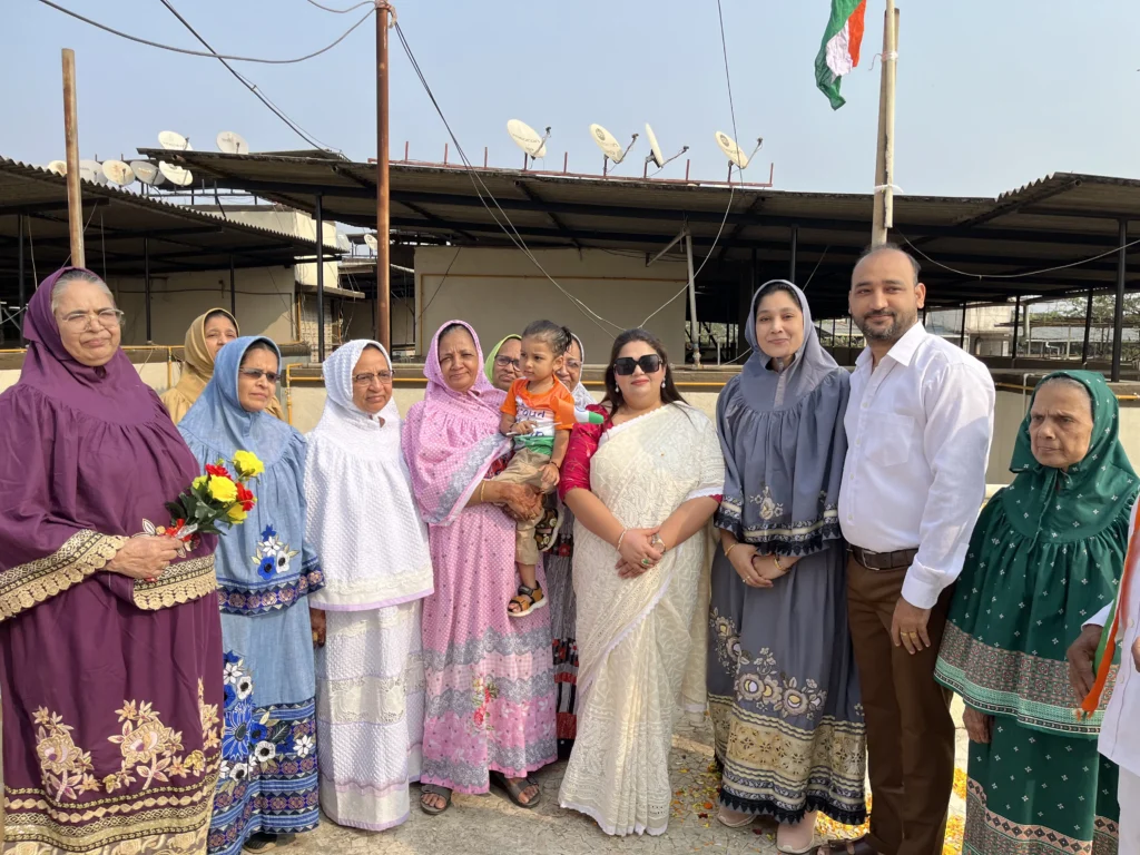 ७७ व्या भारतीय प्रजासत्ताक दिनाच्या निमित्ताने प्रभागात ध्वजवंदन करण्यात आले.