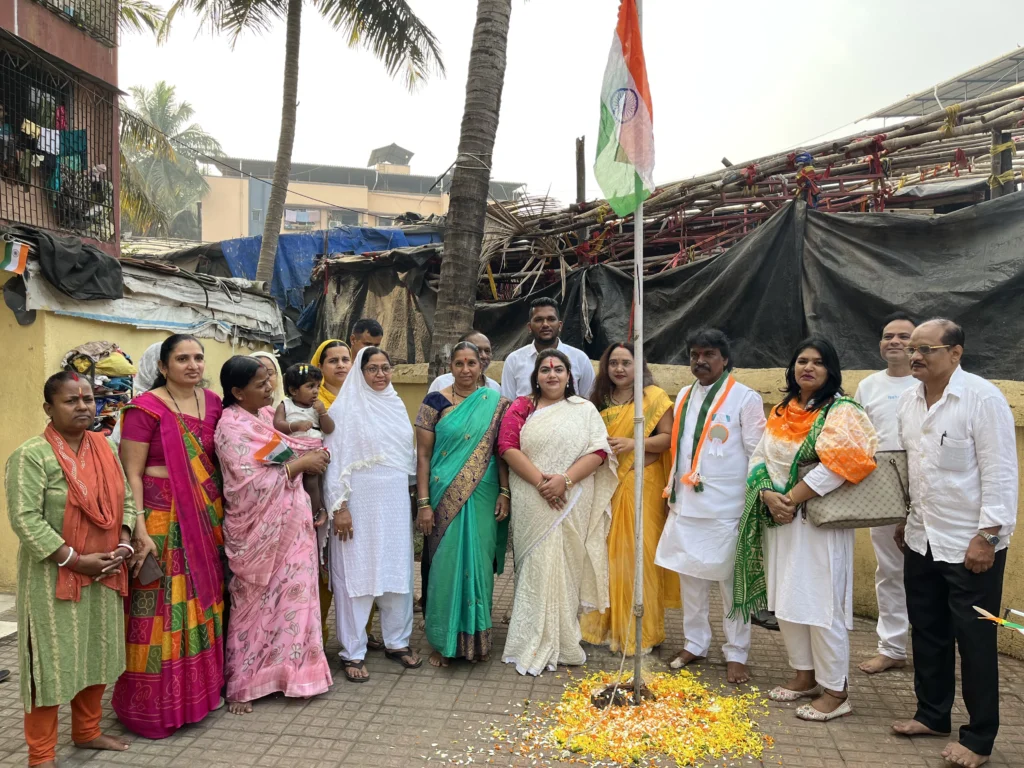 ७७ व्या भारतीय प्रजासत्ताक दिनाच्या निमित्ताने प्रभागात ध्वजवंदन करण्यात आले.