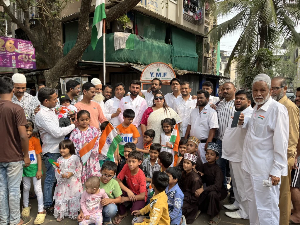 ७७ व्या भारतीय प्रजासत्ताक दिनाच्या निमित्ताने प्रभागात ध्वजवंदन करण्यात आले.