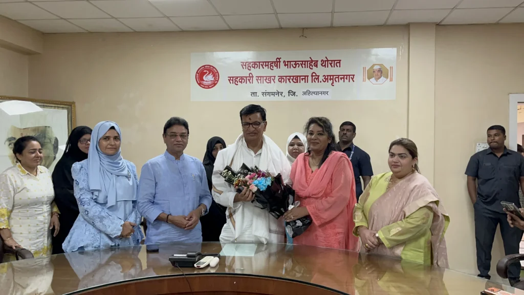 काँग्रेसच्या नवनिर्वाचित नगरसेवकांसोबत संगमनेर येथे महाराष्ट्राचे माजी महसूल व कृषी मंत्री, ज्येष्ठ नेते आणि आमचे मार्गदर्शक श्री.बाळासाहेब थोरात जी यांची सदिच्छा भेट घेतली.