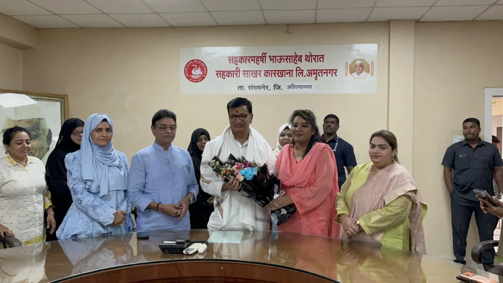 काँग्रेसच्या नवनिर्वाचित नगरसेवकांसोबत संगमनेर येथे महाराष्ट्राचे माजी महसूल व कृषी मंत्री, ज्येष्ठ नेते आणि आमचे मार्गदर्शक श्री.बाळासाहेब थोरात जी यांची सदिच्छा भेट घेतली.