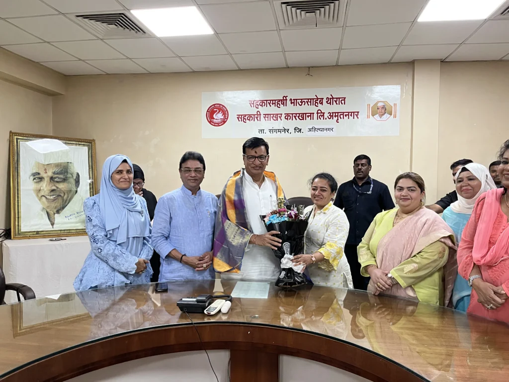 काँग्रेसच्या नवनिर्वाचित नगरसेवकांसोबत संगमनेर येथे महाराष्ट्राचे माजी महसूल व कृषी मंत्री, ज्येष्ठ नेते आणि आमचे मार्गदर्शक श्री.बाळासाहेब थोरात जी यांची सदिच्छा भेट घेतली.