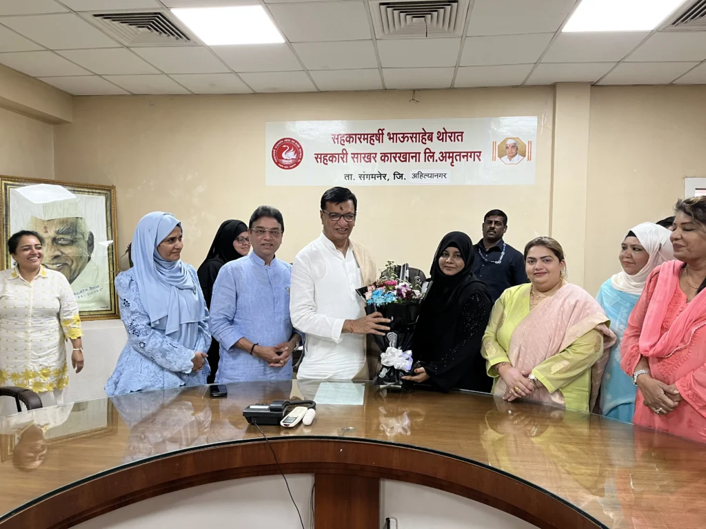 काँग्रेसच्या नवनिर्वाचित नगरसेवकांसोबत संगमनेर येथे महाराष्ट्राचे माजी महसूल व कृषी मंत्री, ज्येष्ठ नेते आणि आमचे मार्गदर्शक श्री.बाळासाहेब थोरात जी यांची सदिच्छा भेट घेतली.
