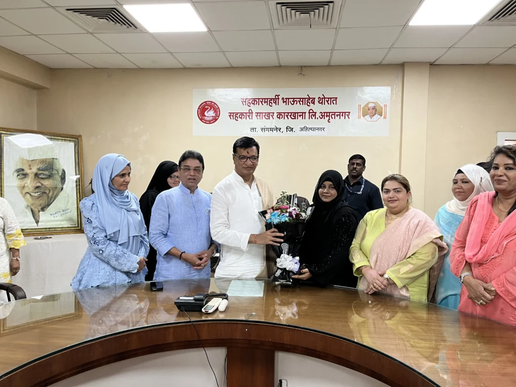 काँग्रेसच्या नवनिर्वाचित नगरसेवकांसोबत संगमनेर येथे महाराष्ट्राचे माजी महसूल व कृषी मंत्री, ज्येष्ठ नेते आणि आमचे मार्गदर्शक श्री.बाळासाहेब थोरात जी यांची सदिच्छा भेट घेतली.