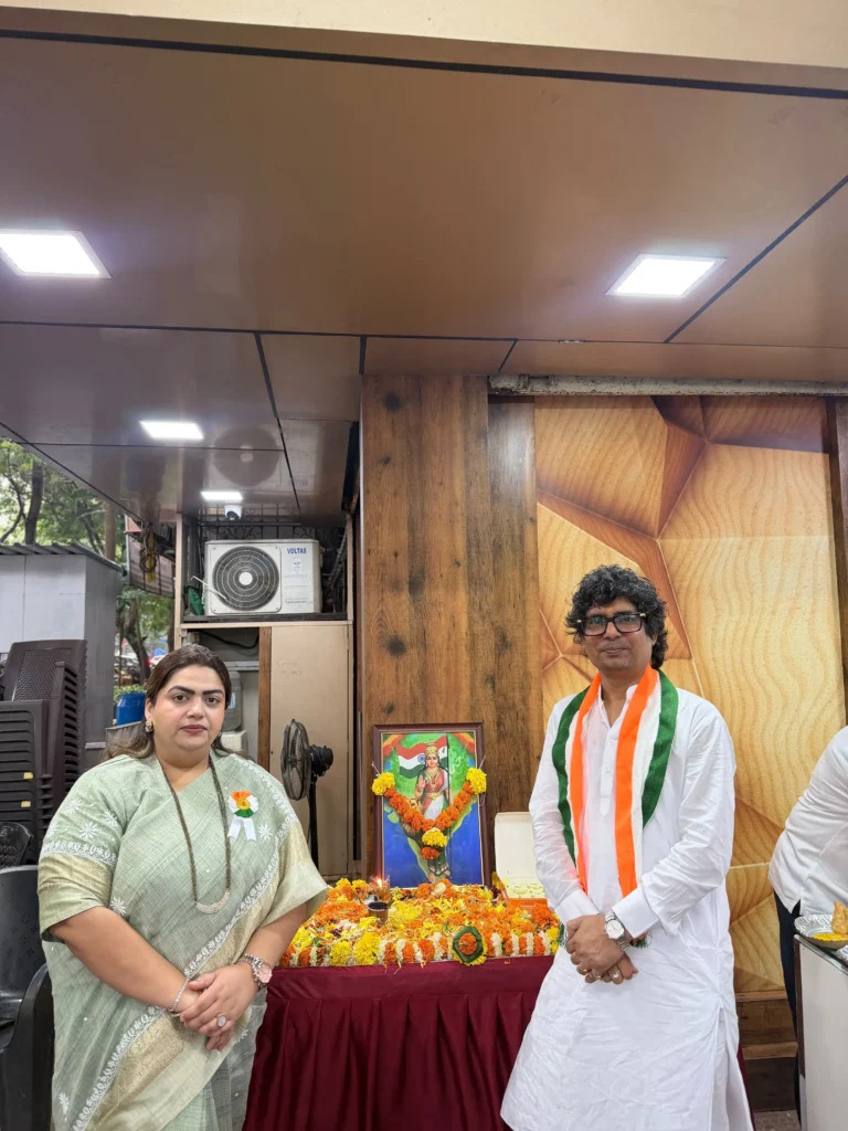 भारताच्या ८०व्या स्वातंत्र्य दिनानिमित्त मिरा-भाईंदर शहरात विविध ठिकाणी आयोजित ध्वजारोहण कार्यक्रमास उपस्थित राहून राष्ट्रध्वजाला मानवंदना दिली.