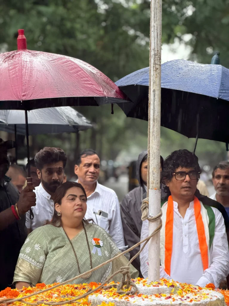 भारताच्या ८०व्या स्वातंत्र्य दिनानिमित्त मिरा-भाईंदर शहरात विविध ठिकाणी आयोजित ध्वजारोहण कार्यक्रमास उपस्थित राहून राष्ट्रध्वजाला मानवंदना दिली.
