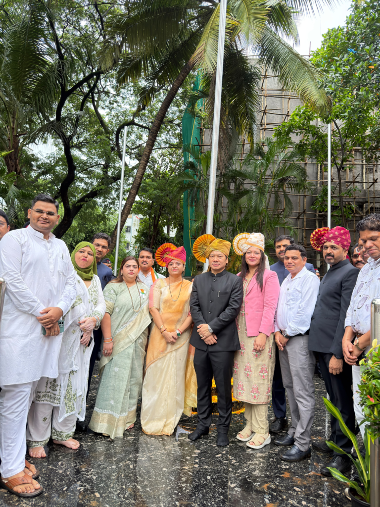 भारताच्या ८०व्या स्वातंत्र्य दिनानिमित्त मिरा-भाईंदर शहरात विविध ठिकाणी आयोजित ध्वजारोहण कार्यक्रमास उपस्थित राहून राष्ट्रध्वजाला मानवंदना दिली.