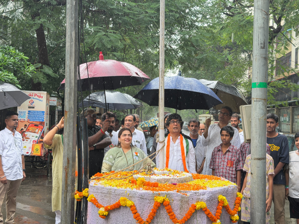 भारताच्या ८०व्या स्वातंत्र्य दिनानिमित्त मिरा-भाईंदर शहरात विविध ठिकाणी आयोजित ध्वजारोहण कार्यक्रमास उपस्थित राहून राष्ट्रध्वजाला मानवंदना दिली.