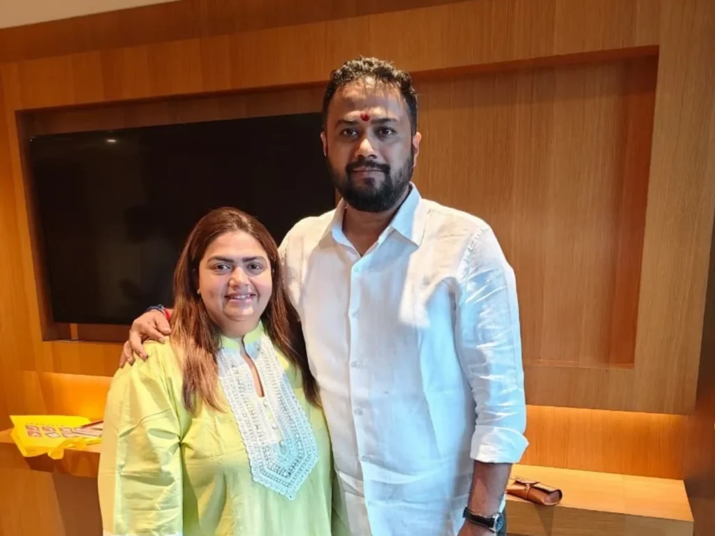 रक्षाबंधनानिमित्त महाराष्ट्र प्रदेश युवक काँग्रेसचे प्रदेशाध्यक्ष शिवराज मोरे यांचे औक्षण करून हातावर आपुलकीची राखी बांधली.